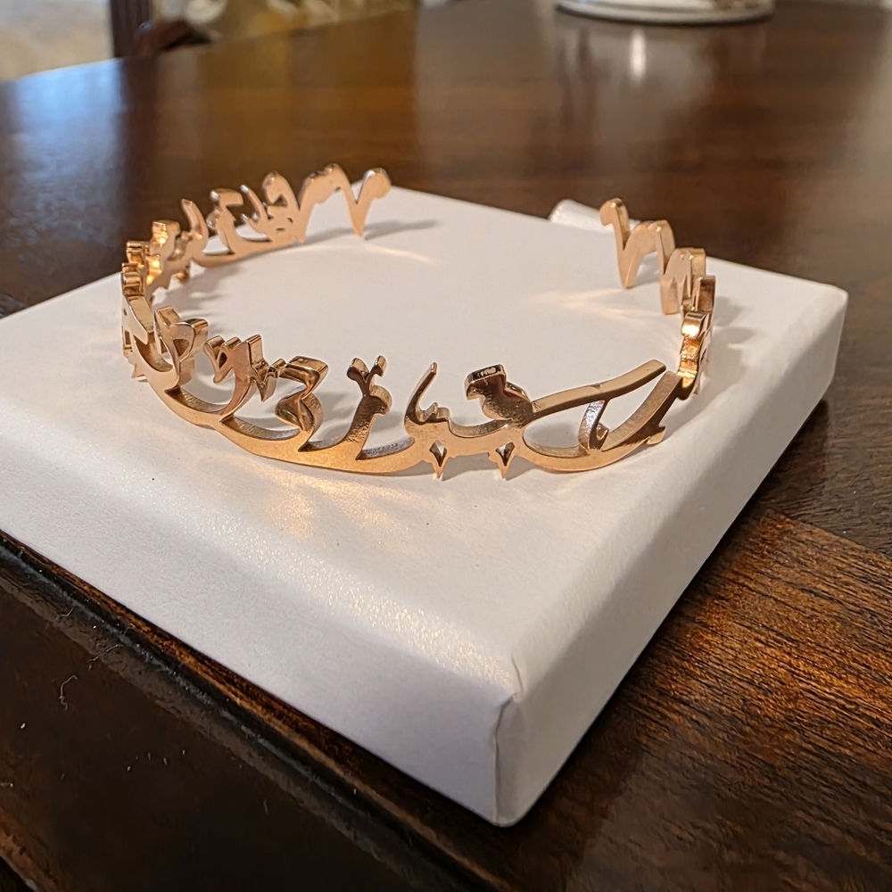 Elegant Gold Vine Leaf Bracelet